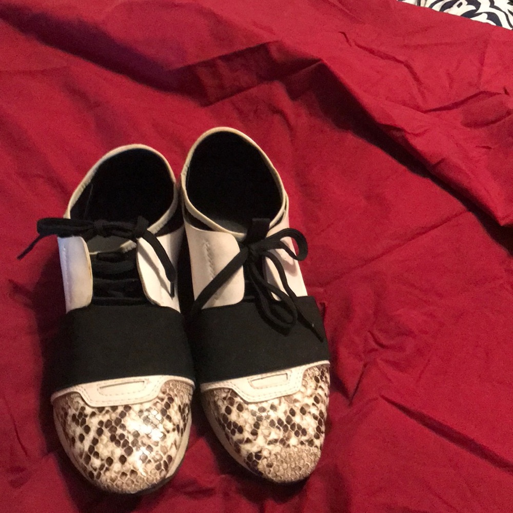 Shoes - Picture 3 of 4